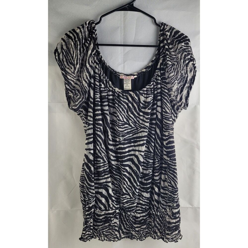 Free 2 Luv black and white zebra print blouse Sz 2x